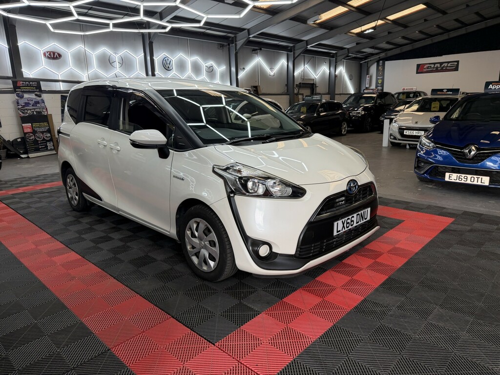 Toyota Sienta Mpv 7 Seater Hybrid 201766 White #4