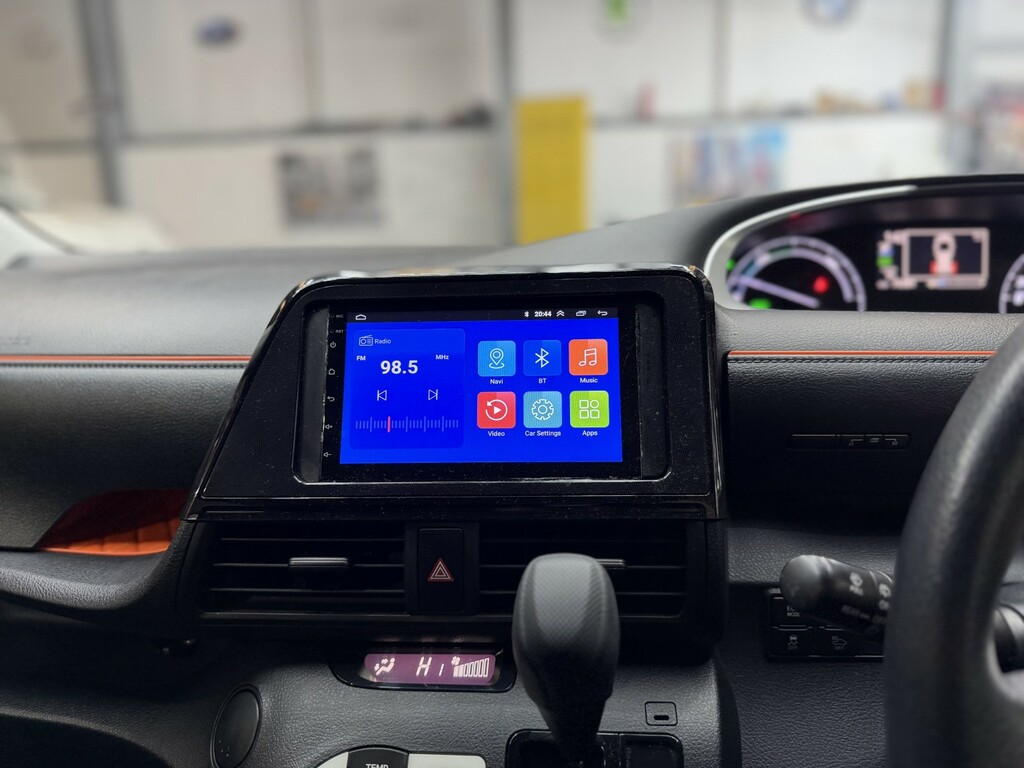Toyota Sienta Toyota Sienta Ptrl Hybrid 1.5C Seat Ulez , Silver #40
