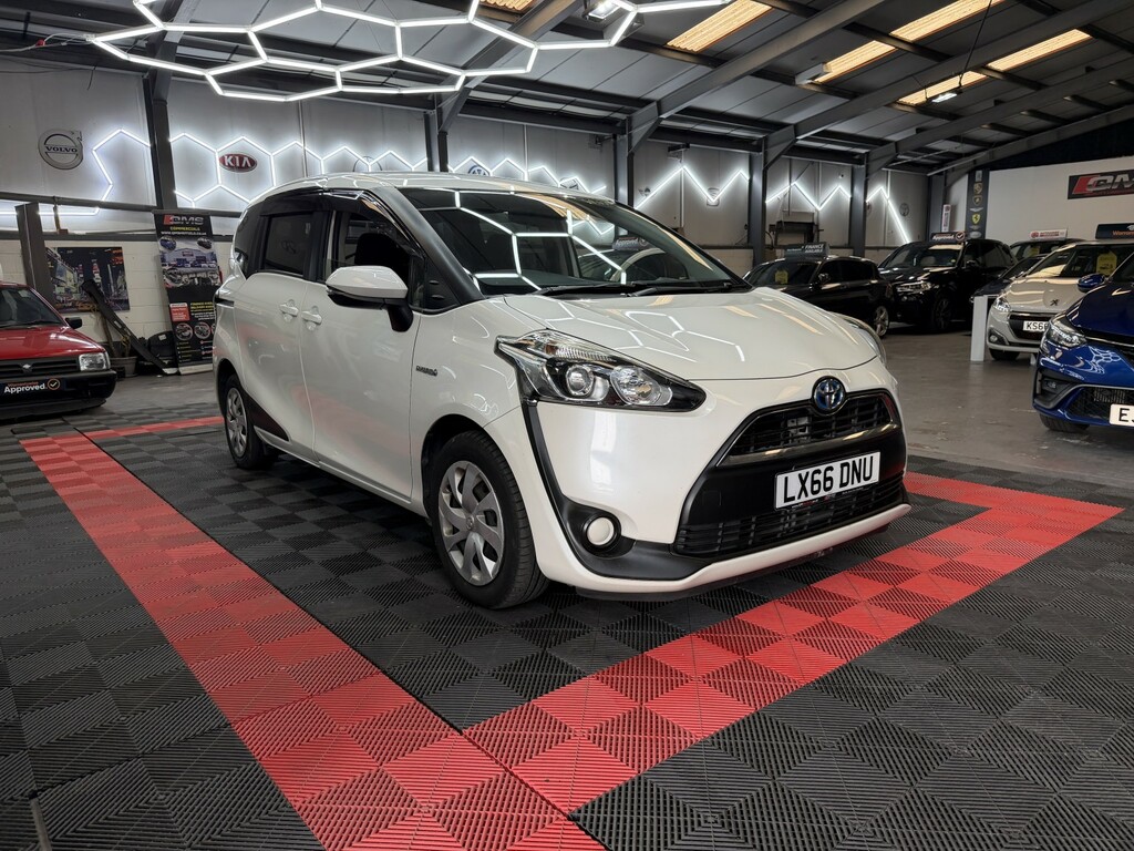 Toyota Sienta Mpv 7 Seater Hybrid 201766 White #6