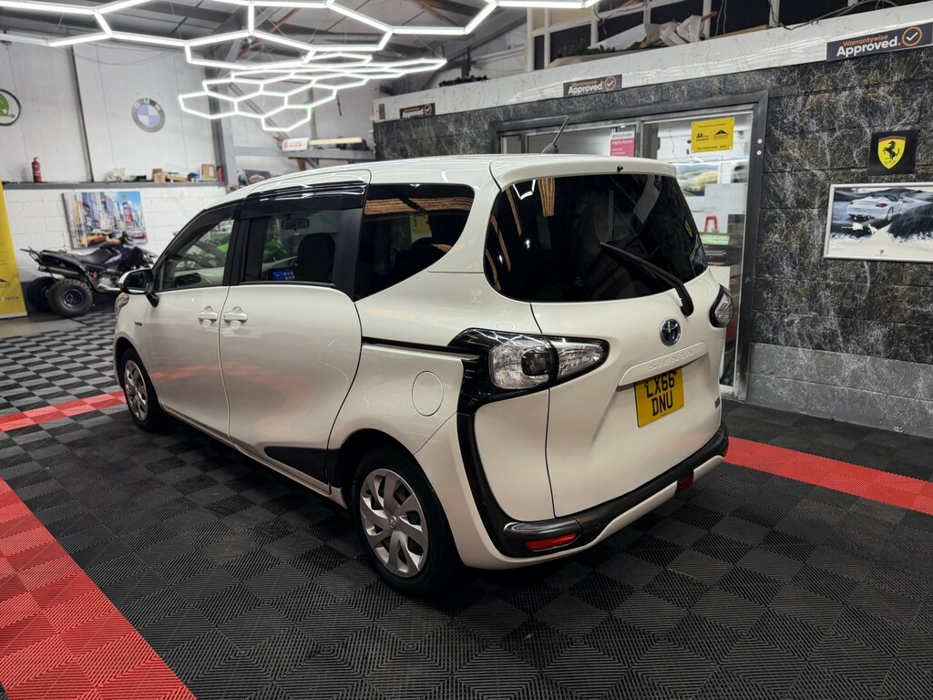 Toyota Sienta Mpv 7 Seater Hybrid 201766 White #3