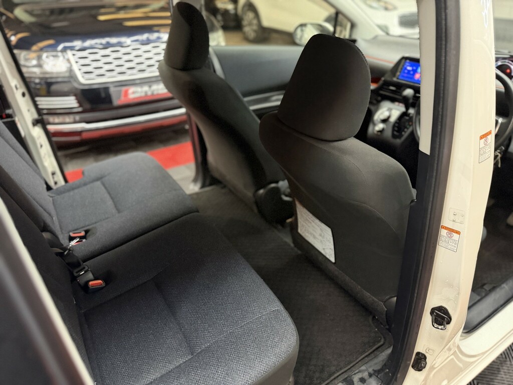 Toyota Sienta Toyota Sienta Ptrl Hybrid 1.5C Seat Ulez , Silver #23