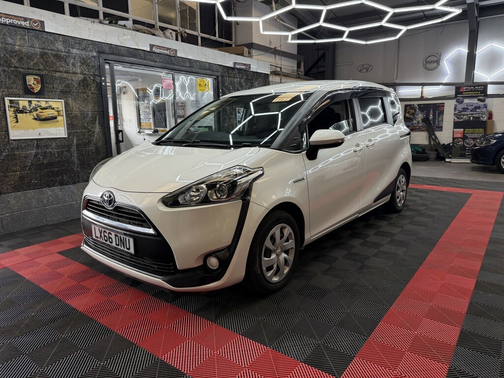Toyota Sienta Toyota Sienta Ptrl Hybrid 1.5C Seat Ulez , Silver #9