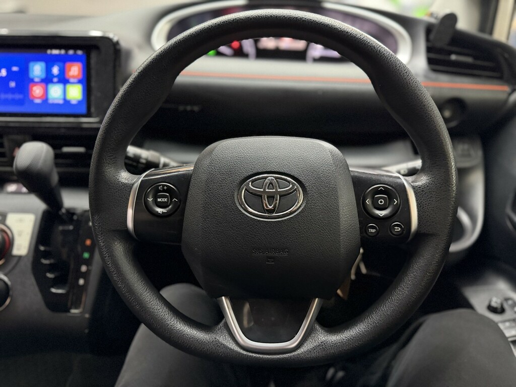 Toyota Sienta Toyota Sienta Ptrl Hybrid 1.5C Seat Ulez , Silver #39