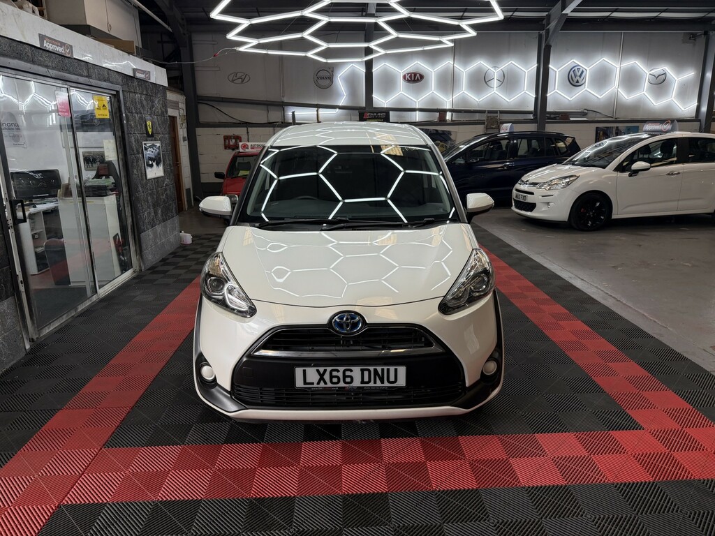 Toyota Sienta Toyota Sienta Ptrl Hybrid 1.5C Seat Ulez , Silver #11
