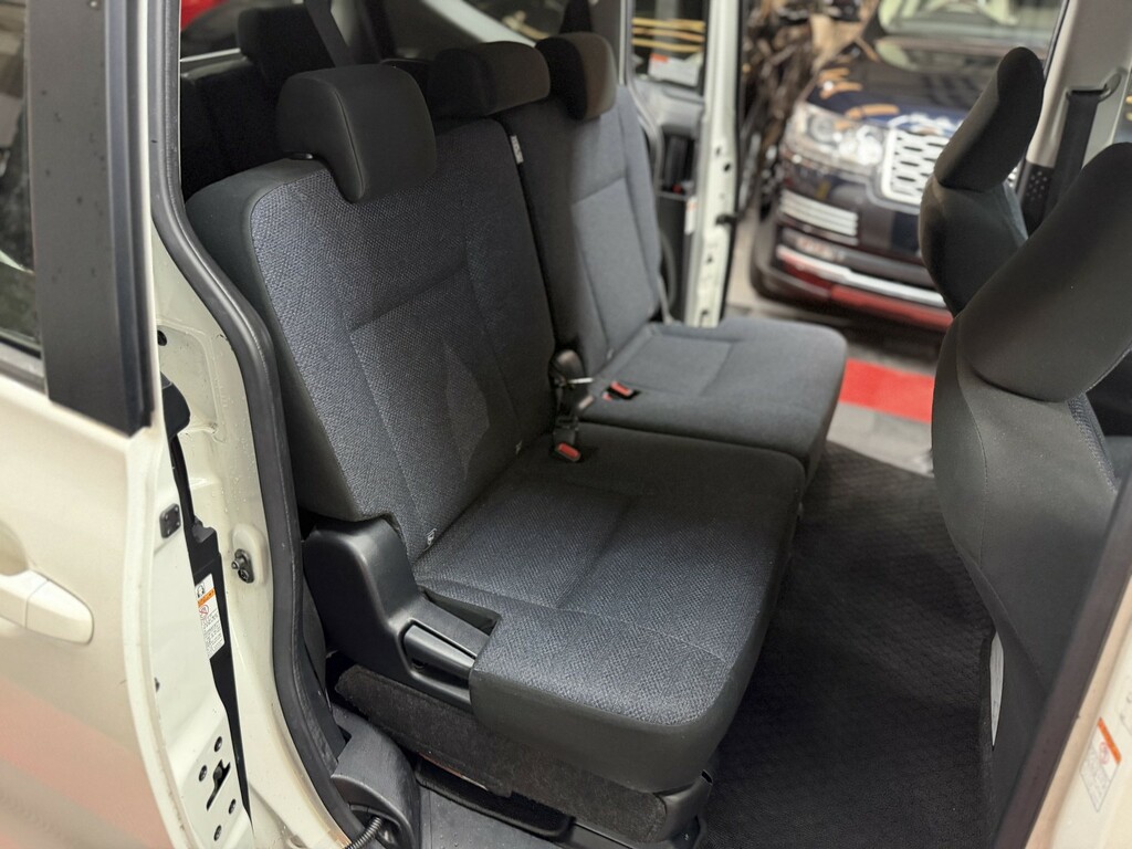 Toyota Sienta Toyota Sienta Ptrl Hybrid 1.5C Seat Ulez , Silver #21
