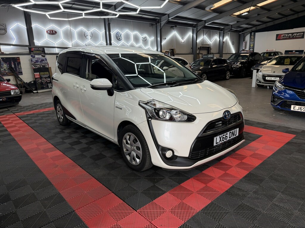 Toyota Sienta Mpv 7 Seater Hybrid 201766 White