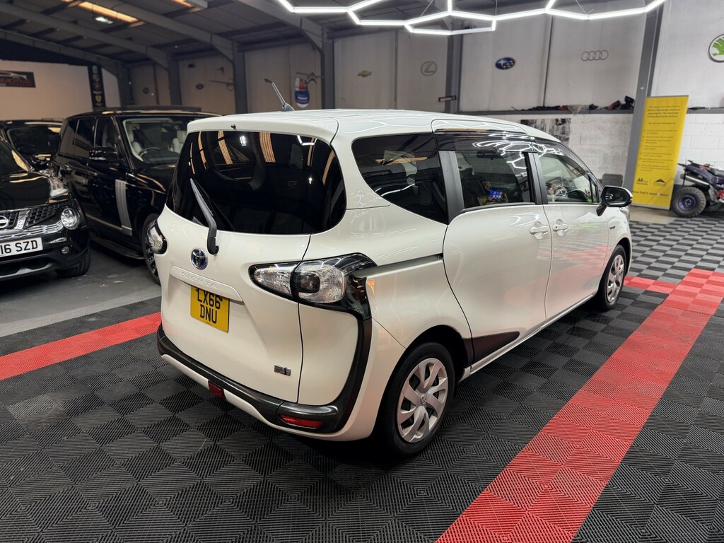 Toyota Sienta Toyota Sienta Ptrl Hybrid 1.5C Seat Ulez , Silver #17