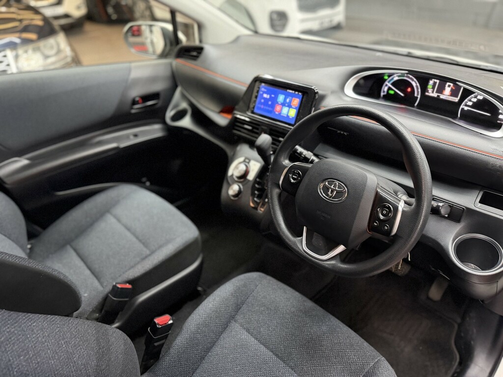 Toyota Sienta Toyota Sienta Ptrl Hybrid 1.5C Seat Ulez , Silver #28