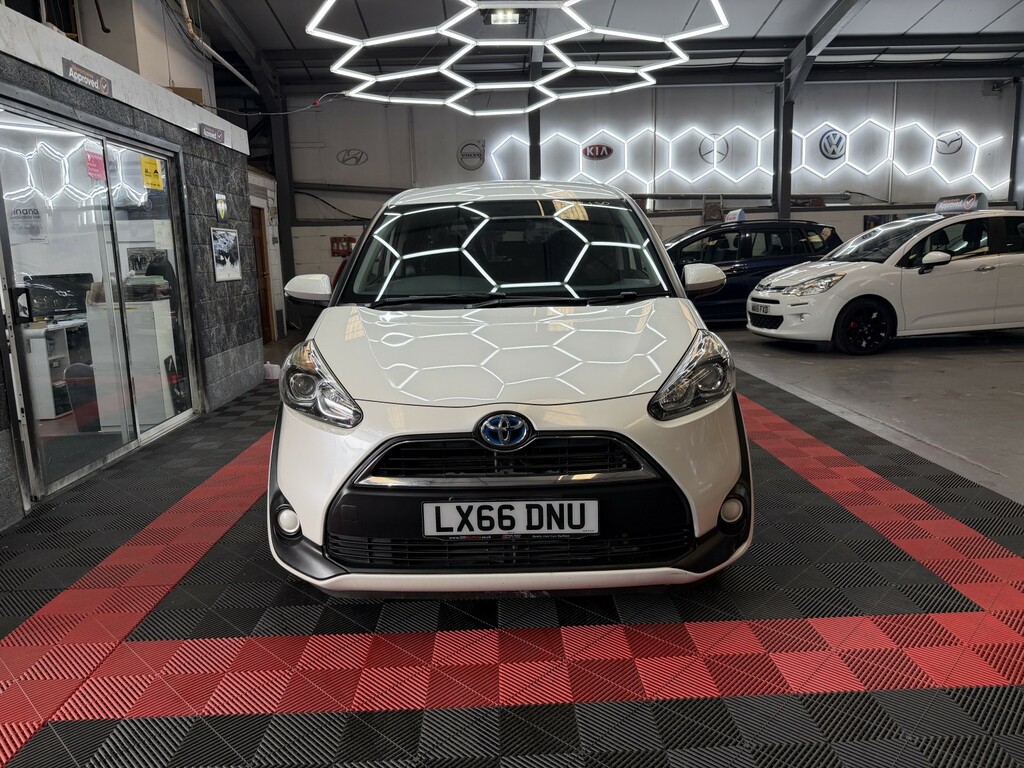 Toyota Sienta Mpv 7 Seater Hybrid 201766 White #2