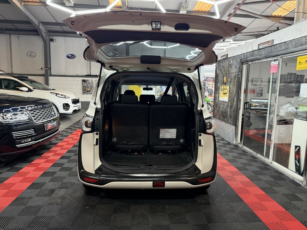 Toyota Sienta Toyota Sienta Ptrl Hybrid 1.5C Seat Ulez , Silver #18