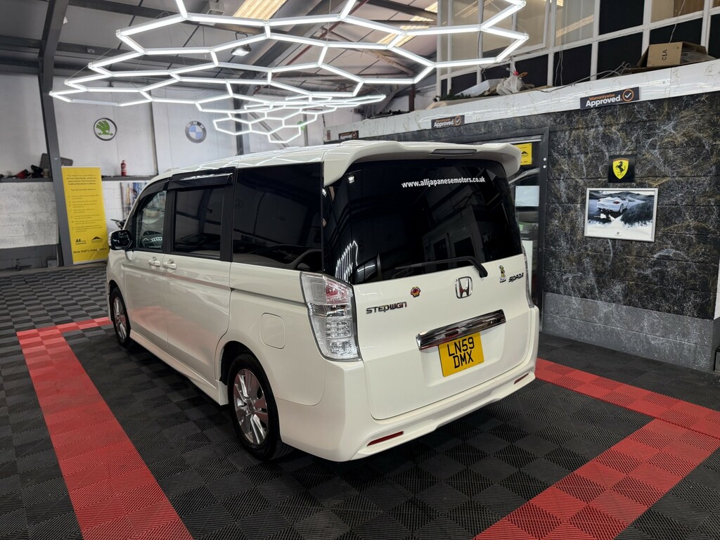 Honda StepWagon Mpv White #9