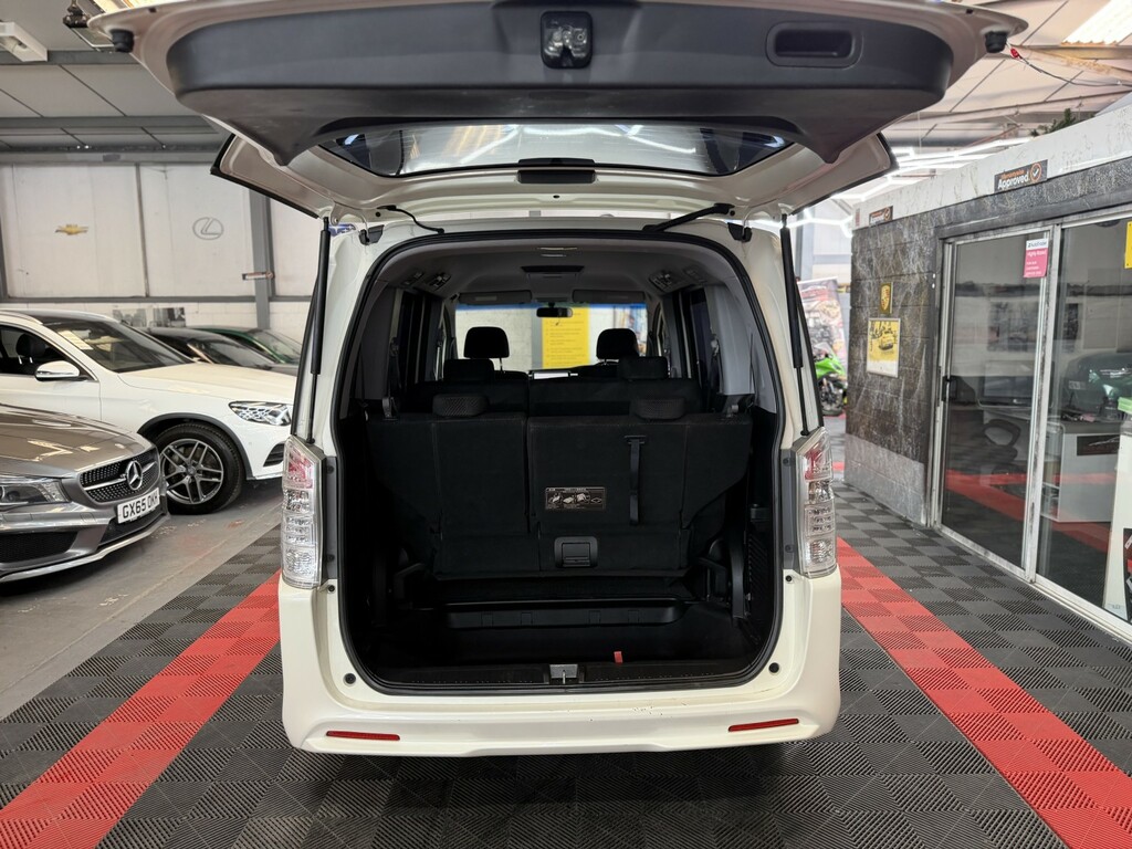 Honda StepWagon Mpv White #15