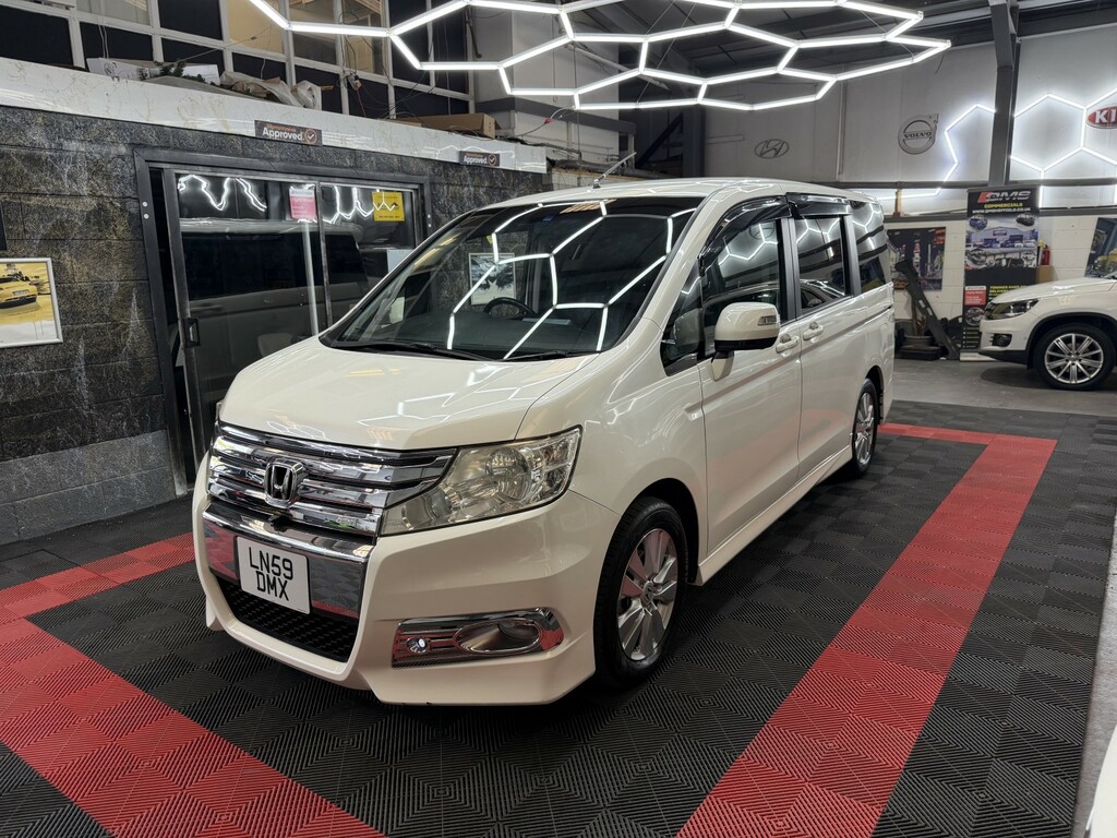 Honda StepWagon Mpv White #8