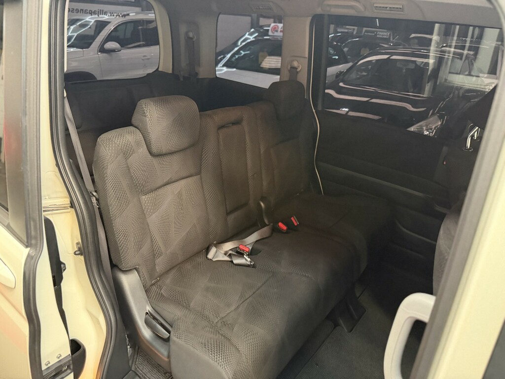 Honda StepWagon Mpv White #16