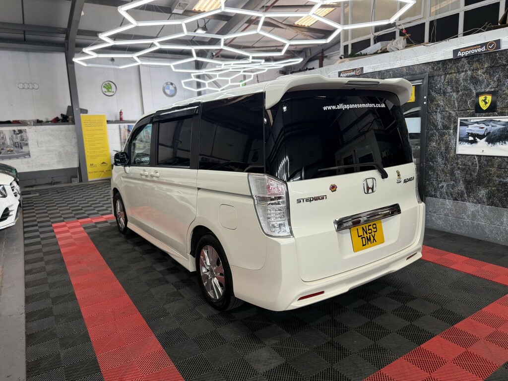 Honda StepWagon Mpv 7 Seater 201059 White #3