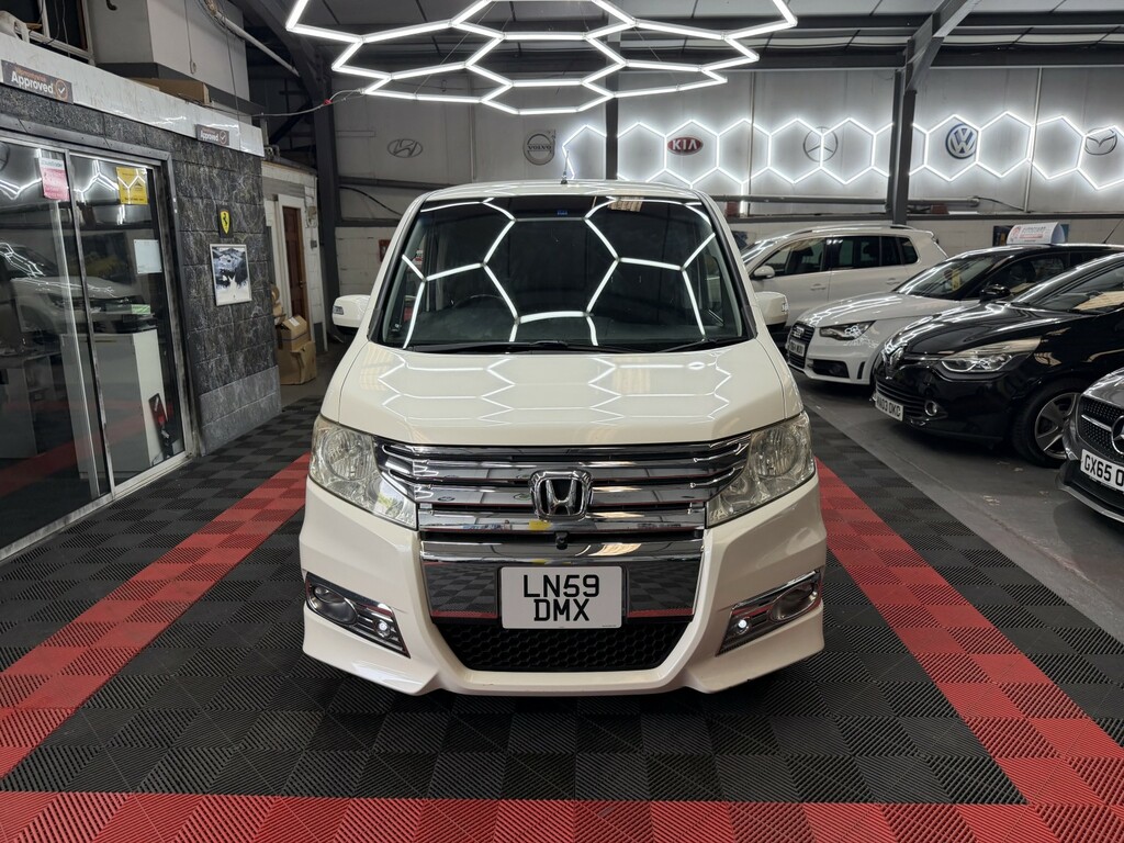 Honda StepWagon Mpv White #7
