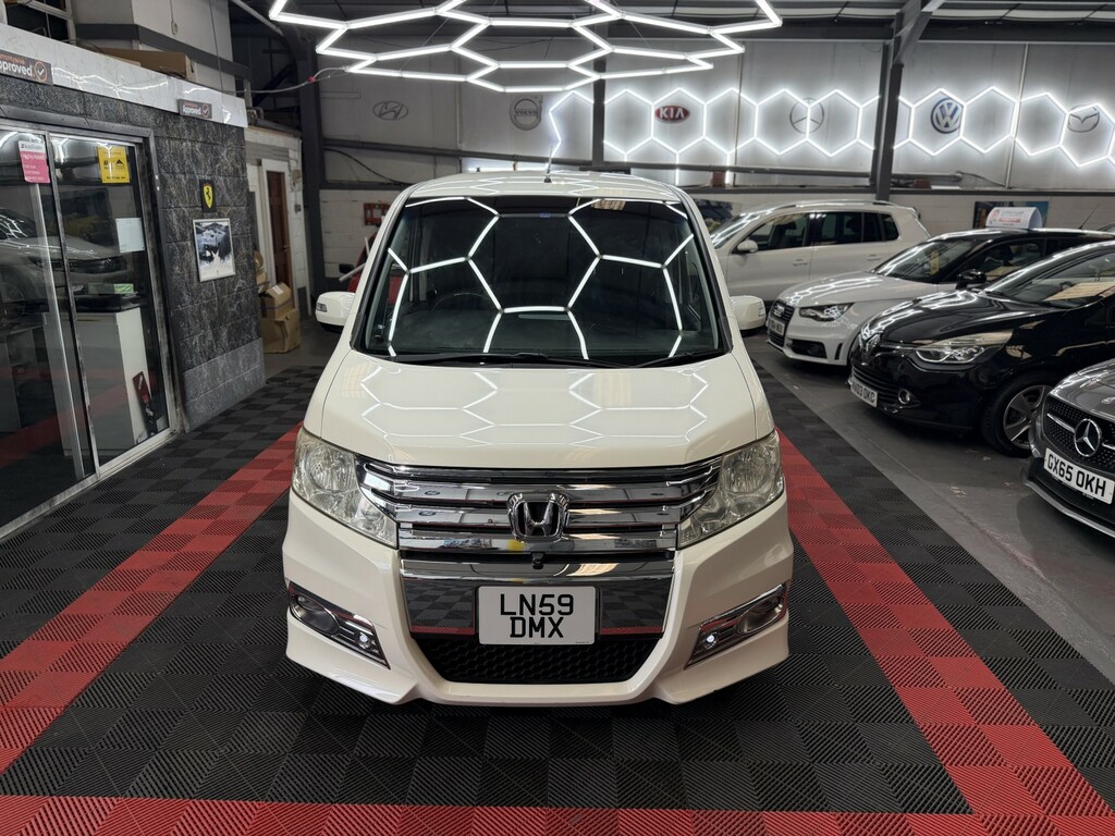 Honda StepWagon Mpv White #12