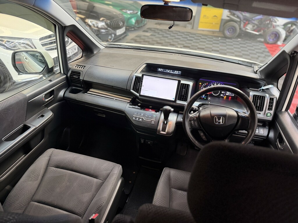 Honda StepWagon Mpv White #18