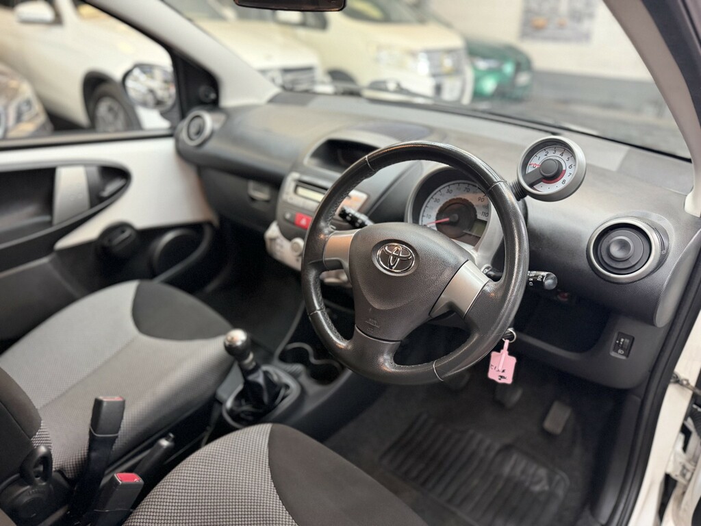 Toyota Aygo Hatchback 1.0 Vvt-i Fire 201262 White #2