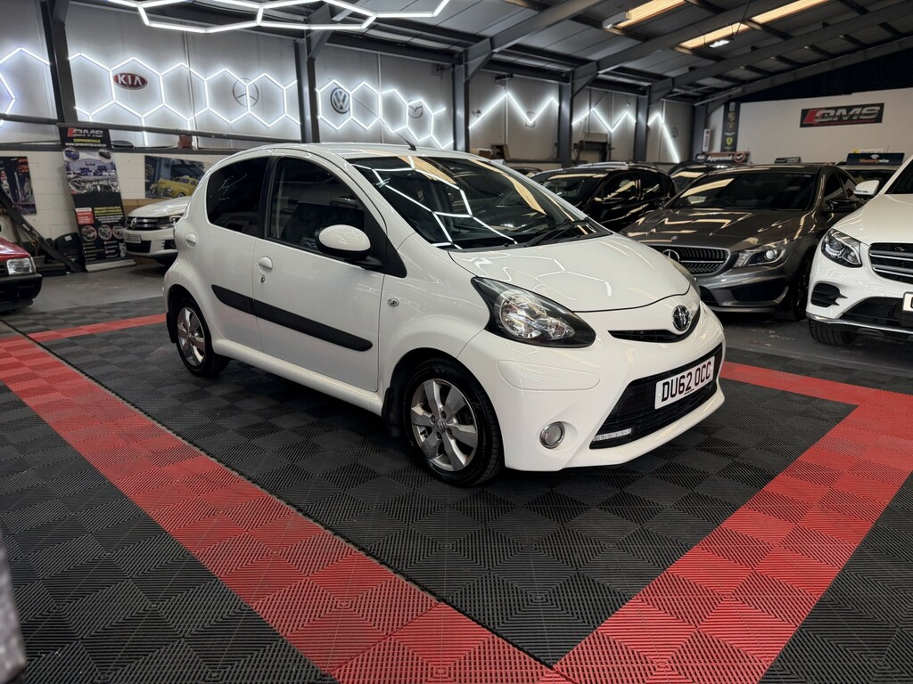 Toyota Aygo Hatchback 1.0 Vvt-i Fire 201262 White