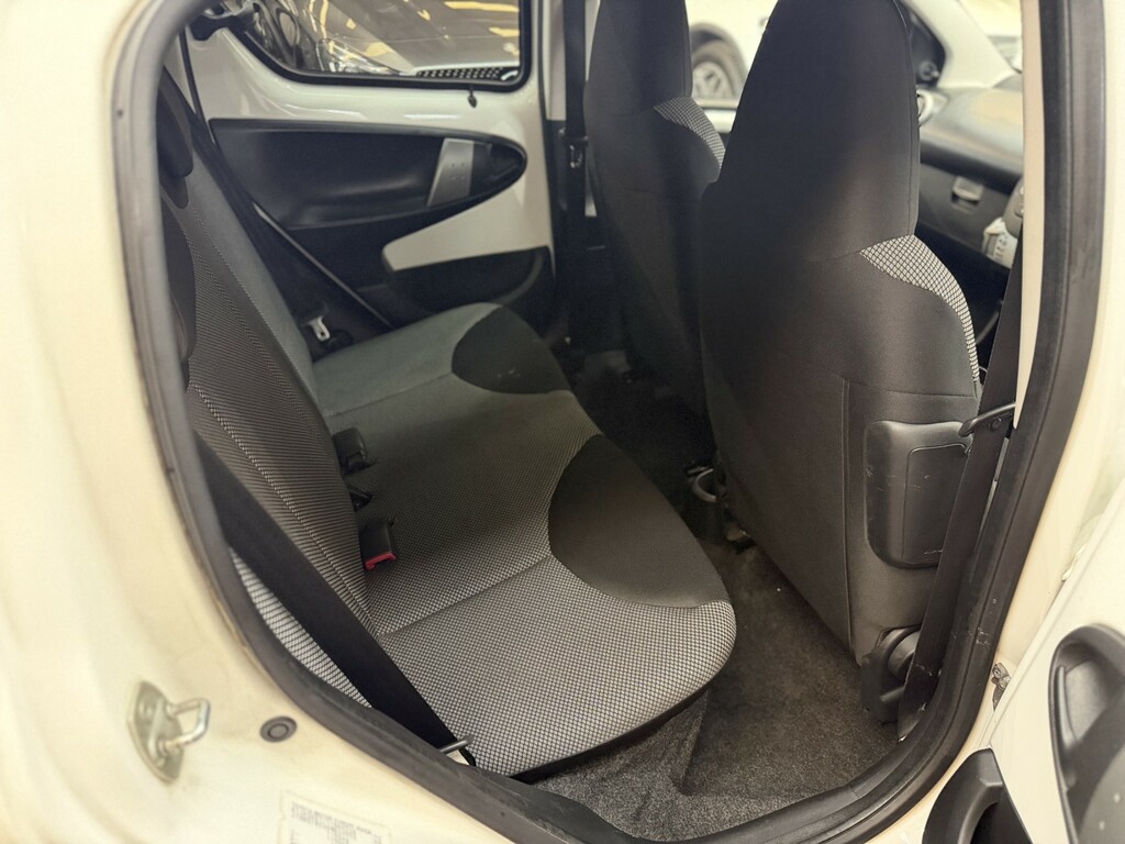 Toyota Aygo Hatchback 1.0 Vvt-i Fire 201262 White #3