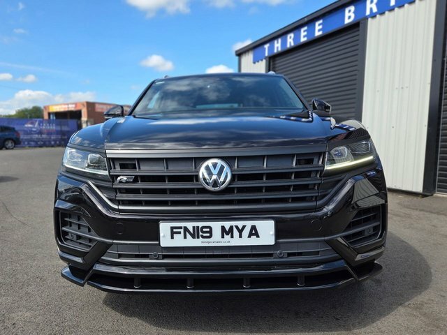 Volkswagen Touareg 3.0 Tdi V6 R-line Suv Tiptronic 4Motion FN19MYA Black #3