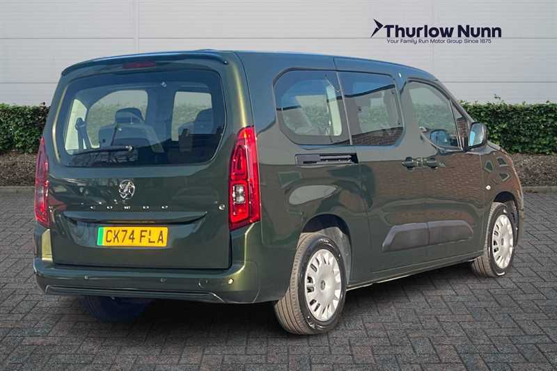Vauxhall Combo-e Life Design XL 52Kwh 136Ps 7 Seats CK74FLA Green #3