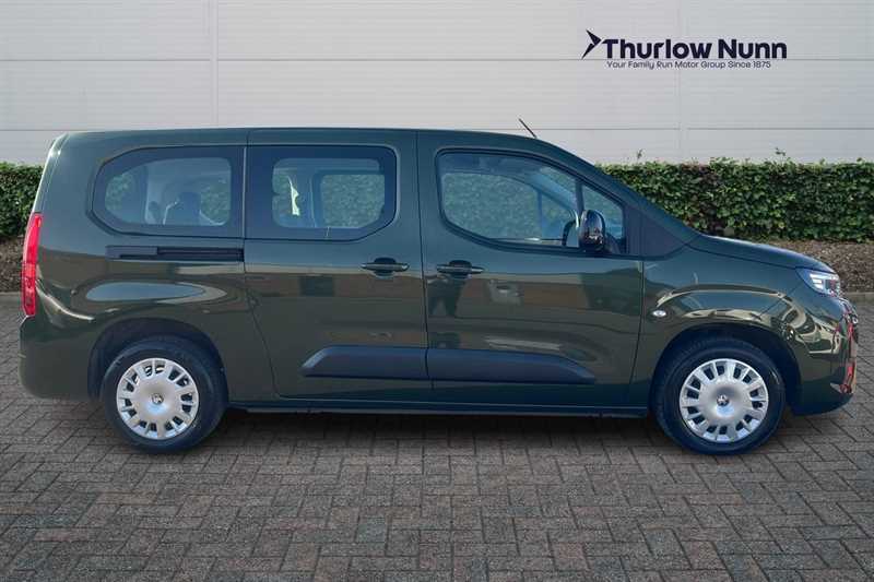 Vauxhall Combo-e Life Design XL 52Kwh 136Ps 7 Seats CK74FLA Green #2