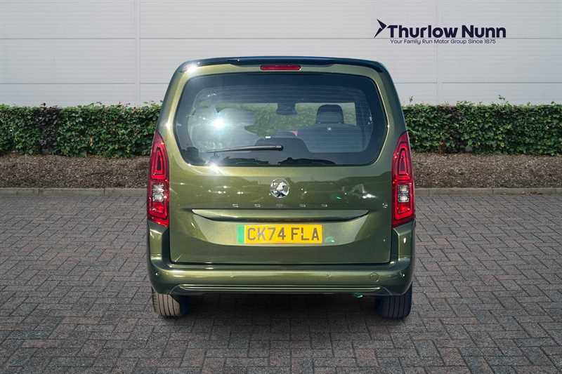 Vauxhall Combo-e Life Design XL 52Kwh 136Ps 7 Seats CK74FLA Green #4