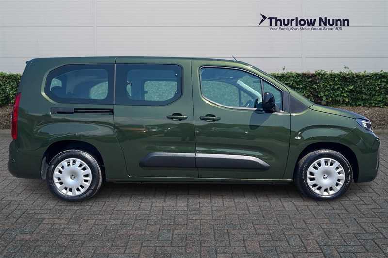 Vauxhall Combo-e Life Design XL 52Kwh 136Ps Green #2