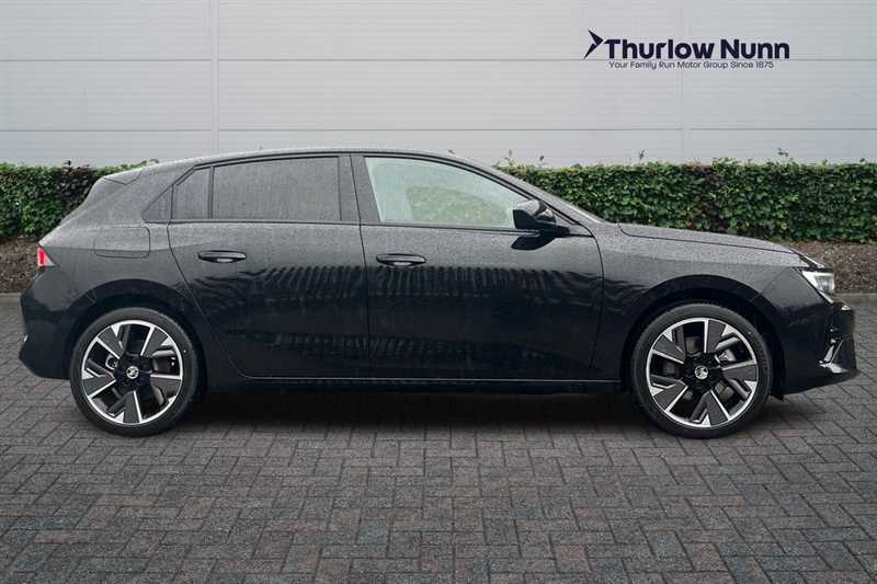 Vauxhall Astra 54 Kwh 156 Ps Ultimate Hatchback Black #2