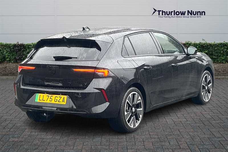 Vauxhall Astra 54 Kwh 156 Ps Ultimate Hatchback Black #3