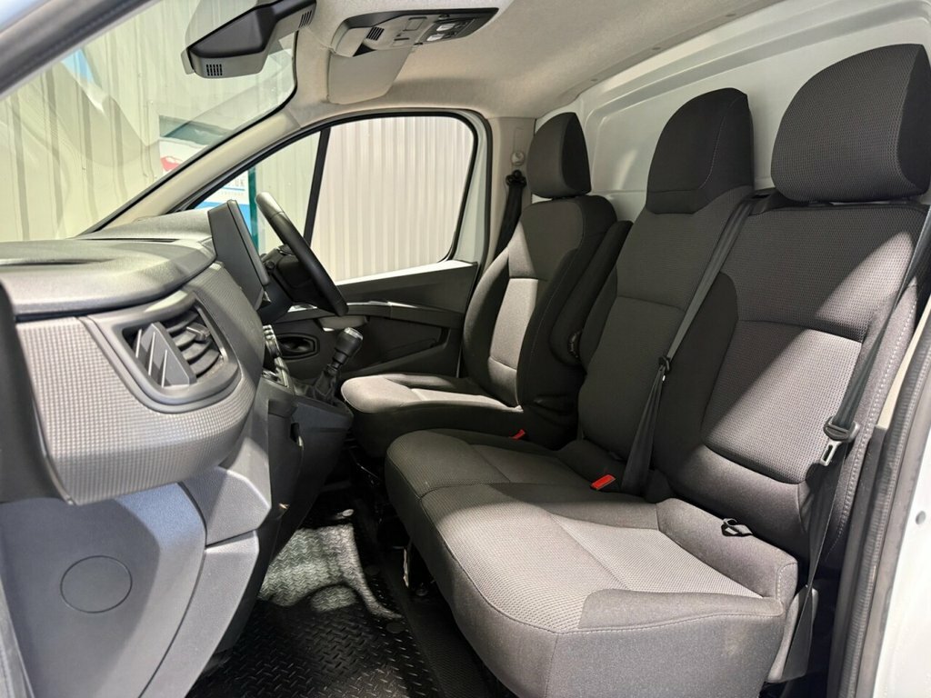 Renault Trafic 2L Advance NY73CEF White #6