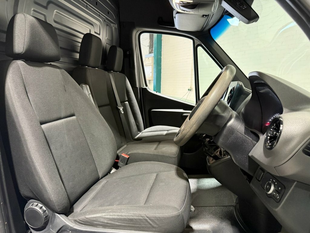 Mercedes-Benz Sprinter 2L Progressive LM70LKU White #5
