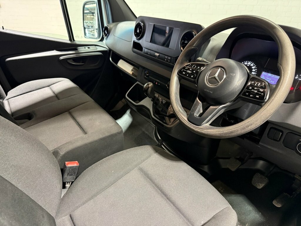 Mercedes-Benz Sprinter 2L Progressive LM70LKU White #3