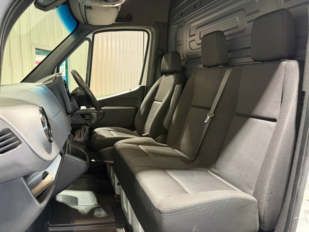 Mercedes-Benz Sprinter 2L Progressive LM70LKU White #6