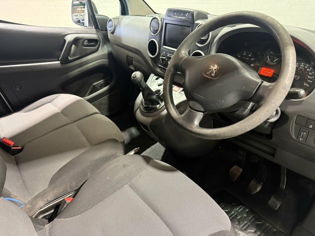 Peugeot Partner 1.6L Professional MF18XYG White #3