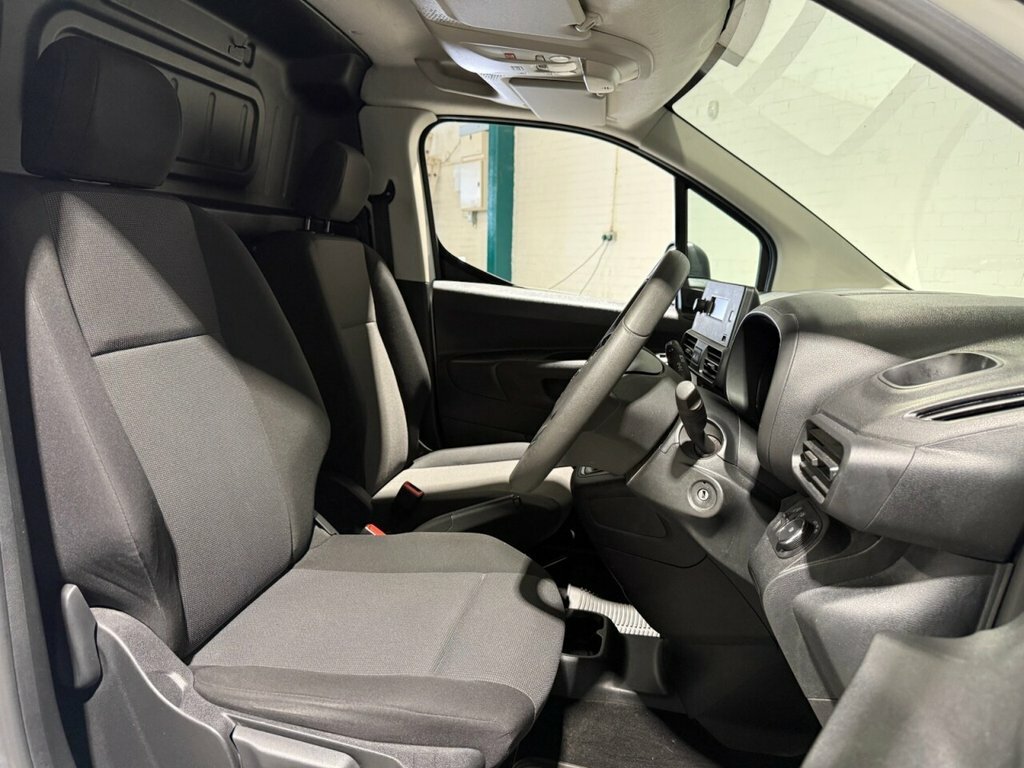 Vauxhall Combo 1.5L Dynamic DL21NLZ White #6