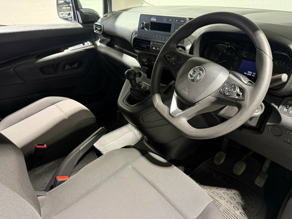 Vauxhall Combo 1.5L Dynamic DL21NLZ White #3