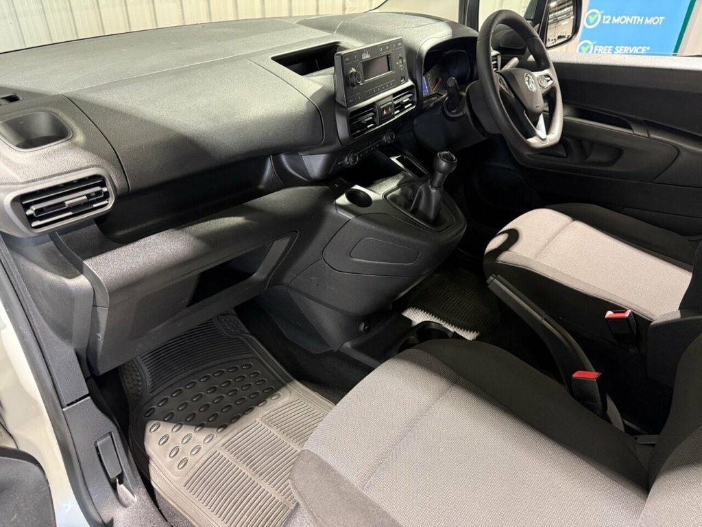 Vauxhall Combo 1.5L Dynamic DL21NLZ White #4