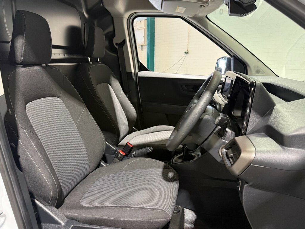 Ford Transit Courier 1.5L Leader White #4