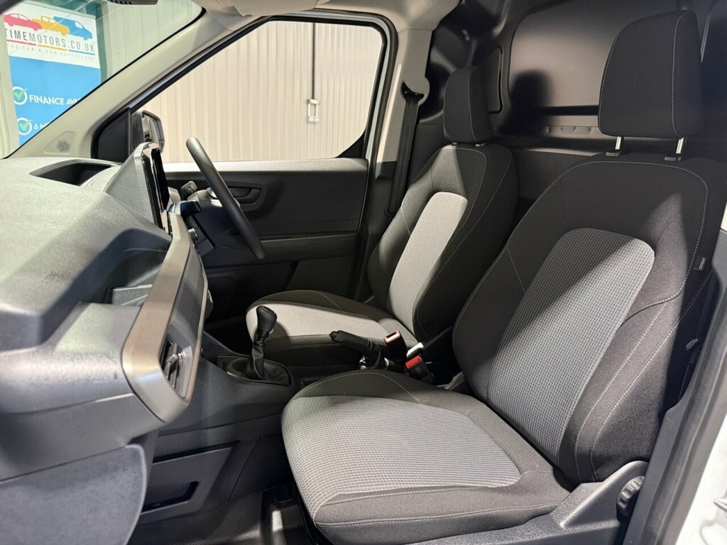Ford Transit Courier 1.5L Leader White #5