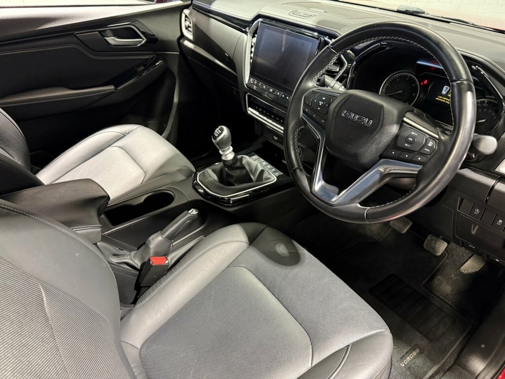 Isuzu D-Max 1.9L V-cross Red #3