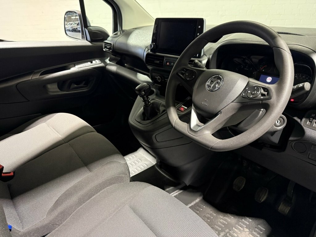 Vauxhall Combo 1.5L Pro 6Dr YP24LUZ White #3