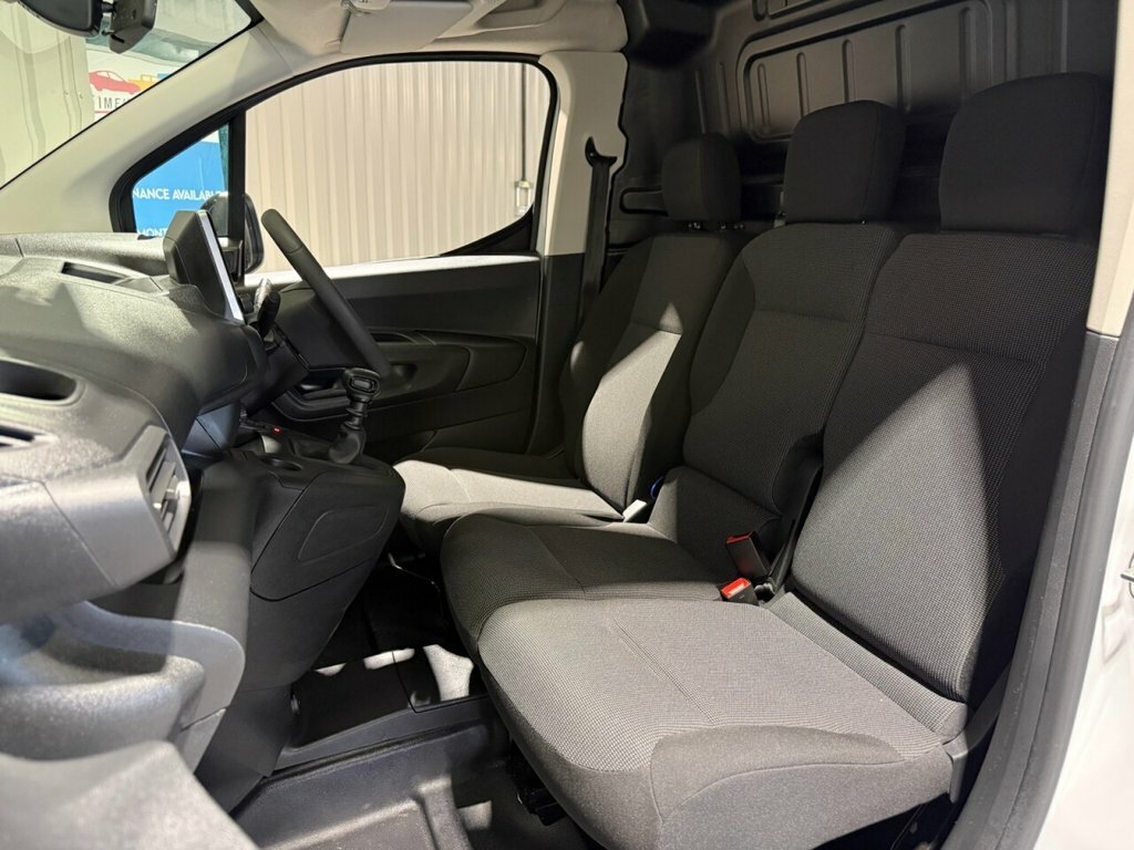Vauxhall Combo 1.5L Pro 6Dr YP24LUZ White #5