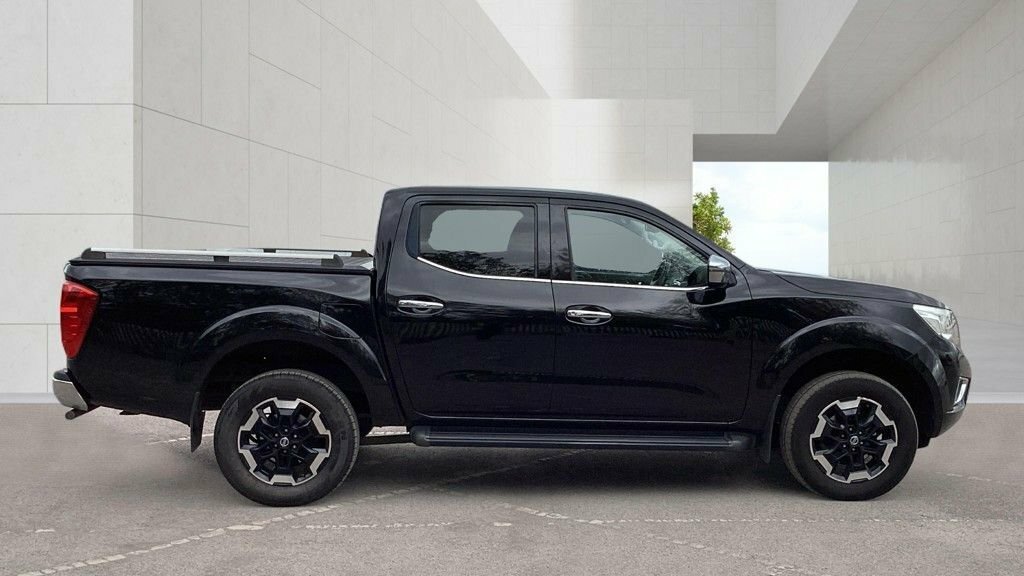 Nissan Navara 2.3L N-connecta Black #5