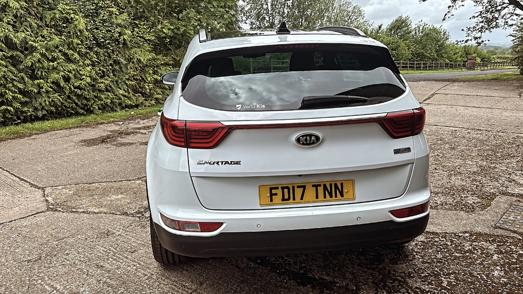 Kia Sportage 1.7 Crdi 4 E... FD17TNN White #5