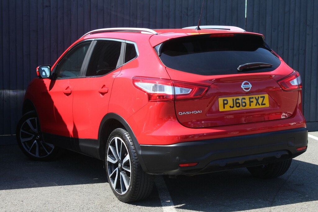 Nissan Qashqai Suv 1.5 Dci Tekna 2016 PJ66FXZ Red #6