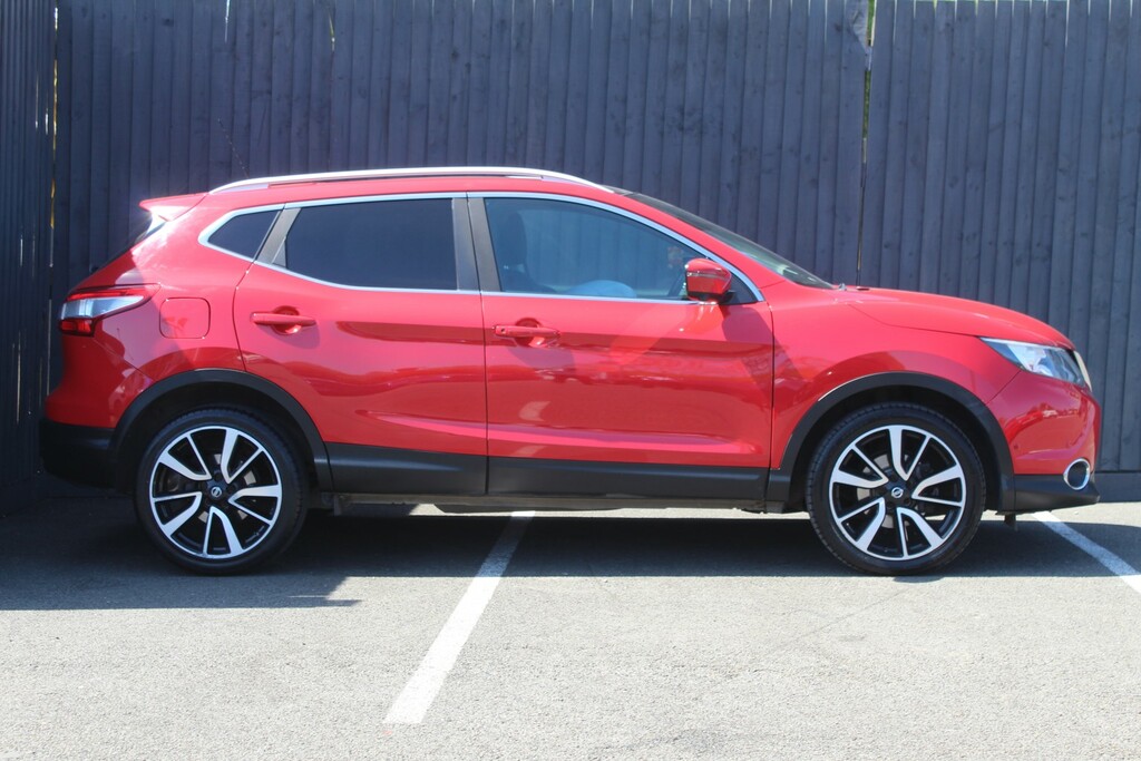 Nissan Qashqai Suv 1.5 Dci Tekna 2016 PJ66FXZ Red #4