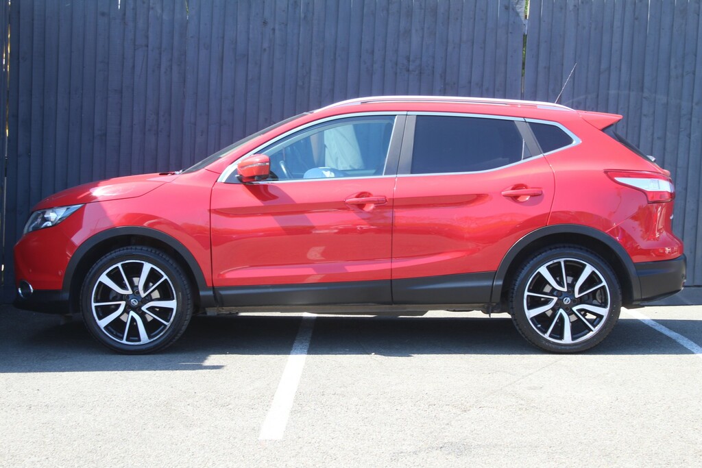 Nissan Qashqai Suv 1.5 Dci Tekna 2016 PJ66FXZ Red #5